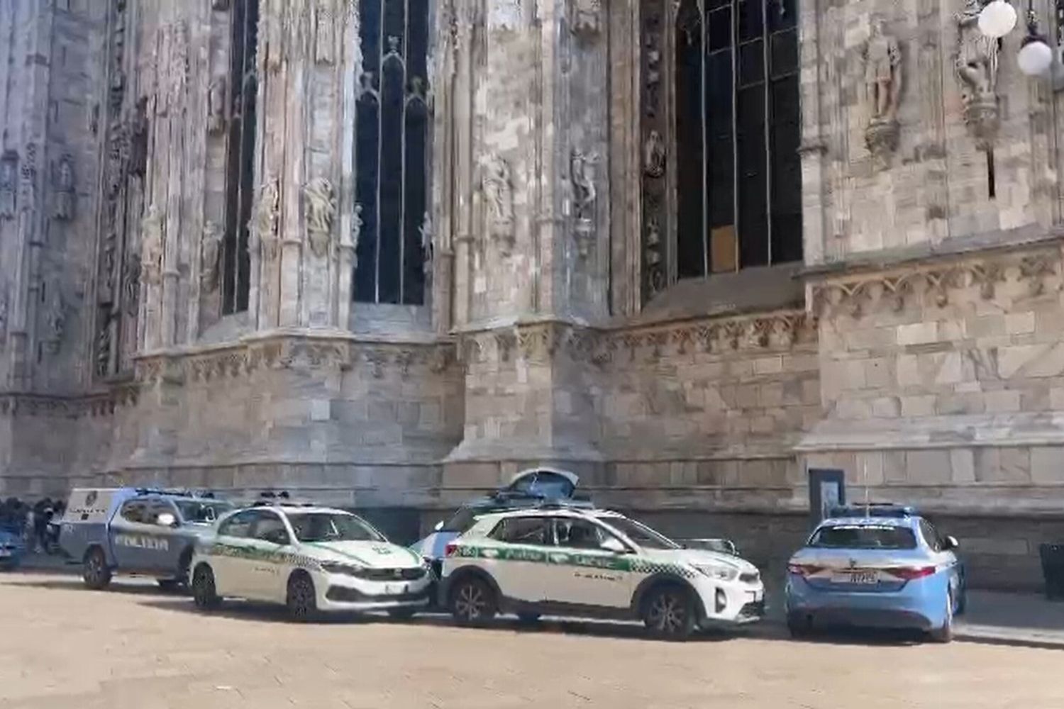 De Maria al Duomo con la kefia in testa prima di suicidarsi