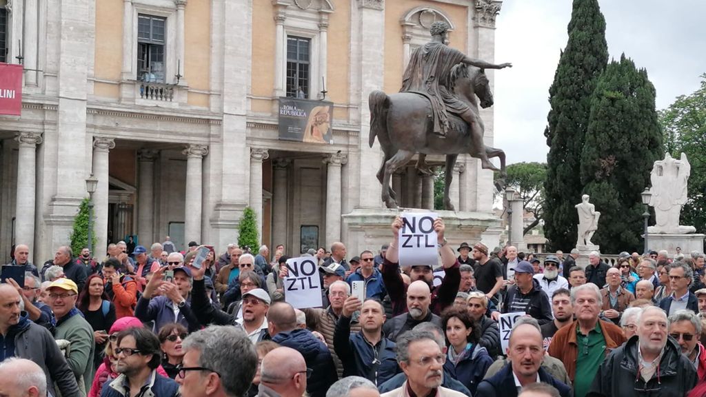 manifestazione no ztl