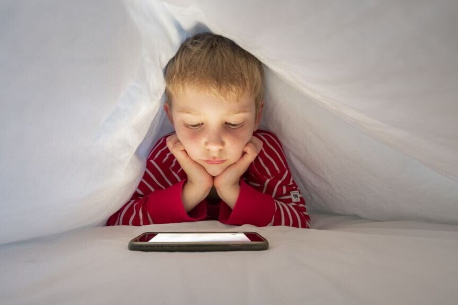 Bambini, smarthphone, sonno