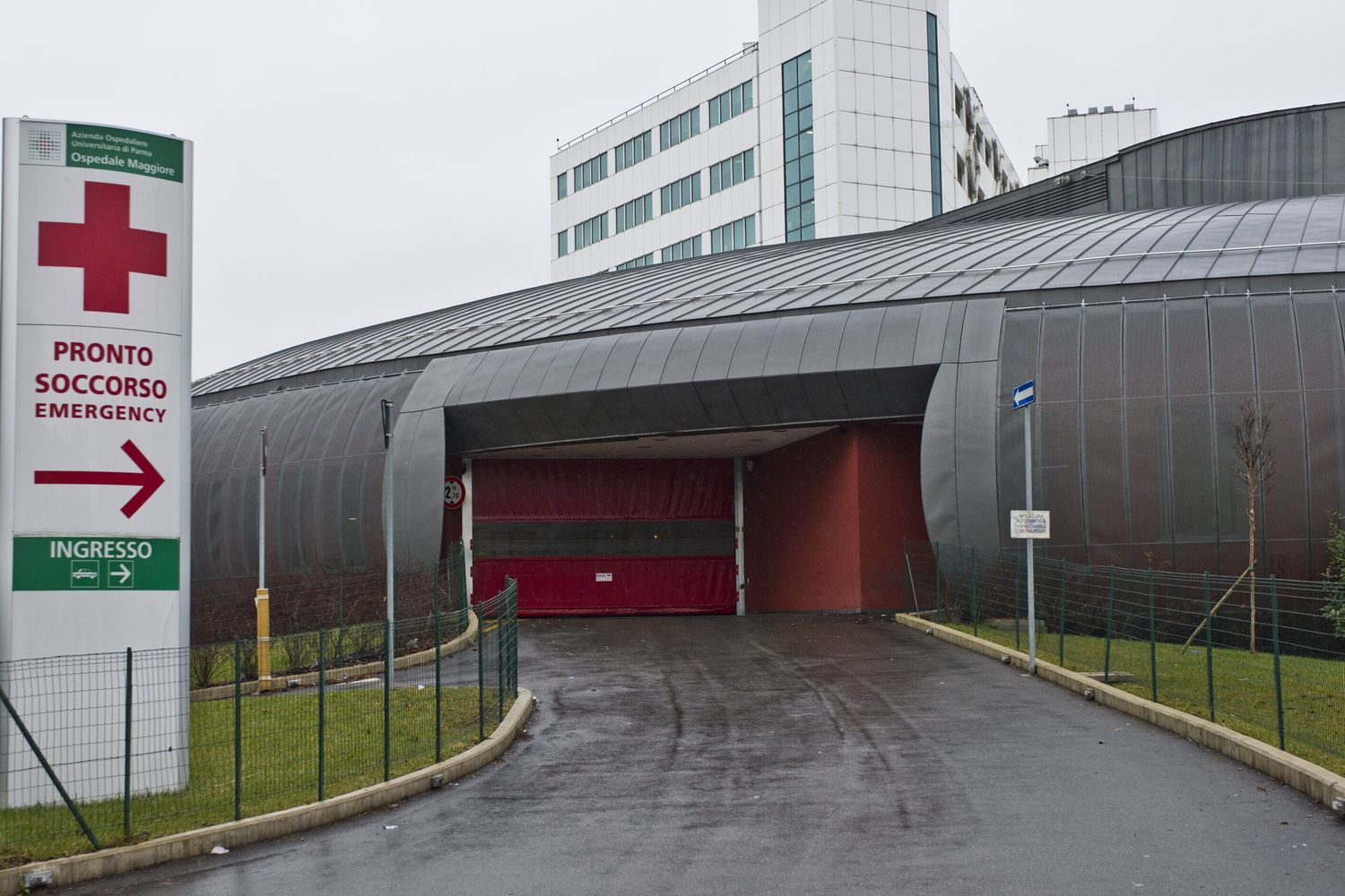 Bambino precipita dal secondo piano vicino Reggio Emilia