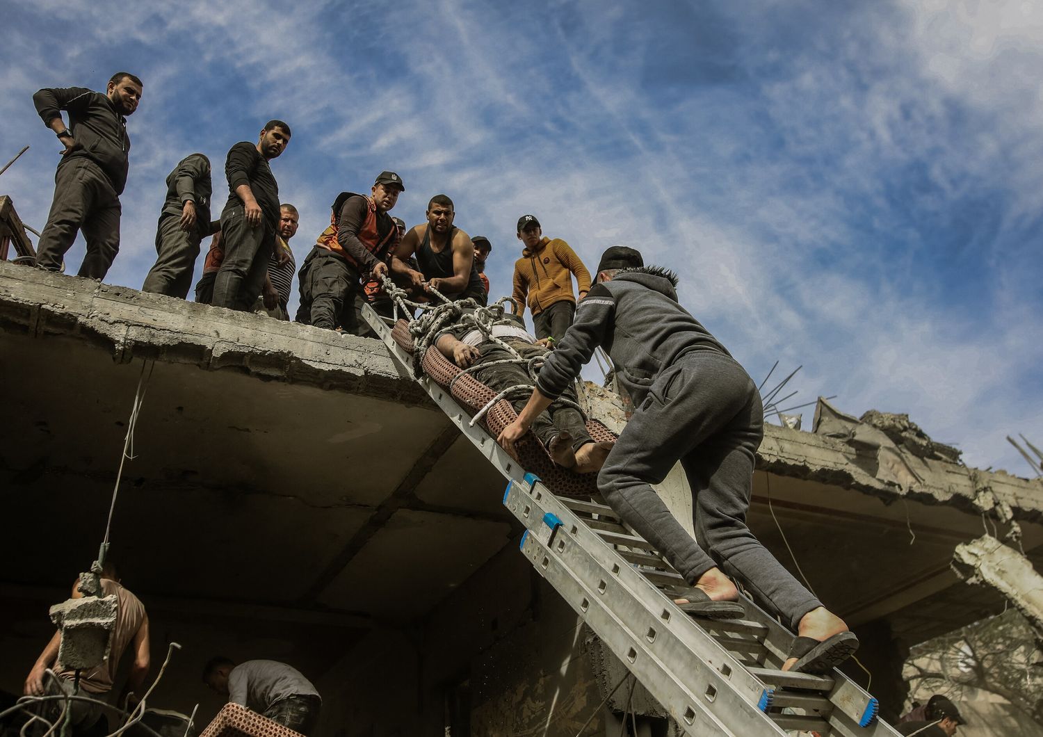 Guerra a Gaza, recupero delle vittime