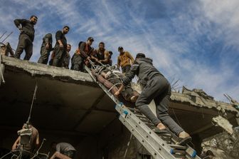 Guerra a Gaza, recupero delle vittime
