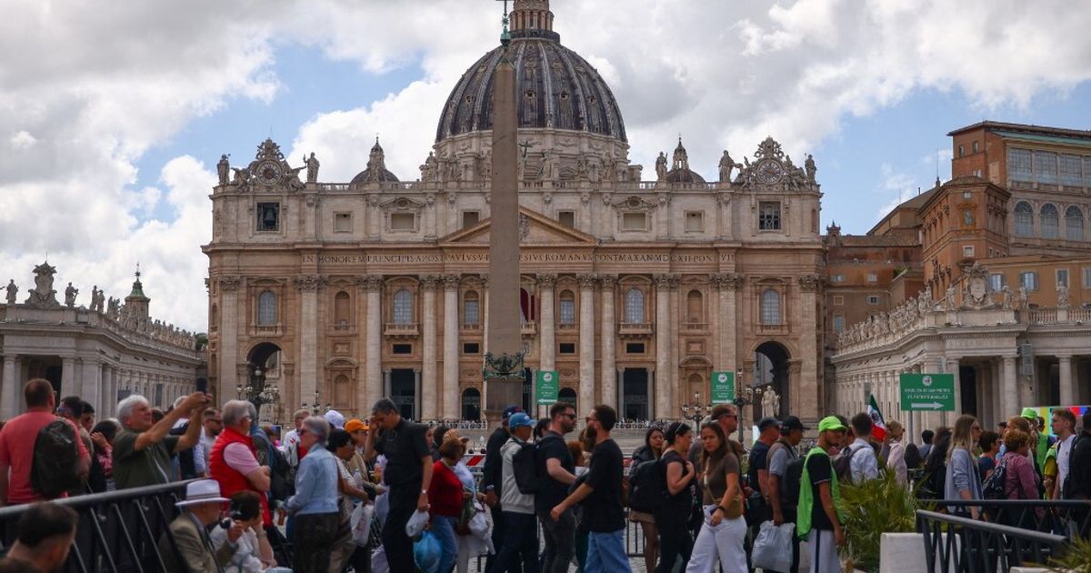Il giorno di Leone XIV: i leader mondiali a Roma e migliaia di fedeli già in piazza