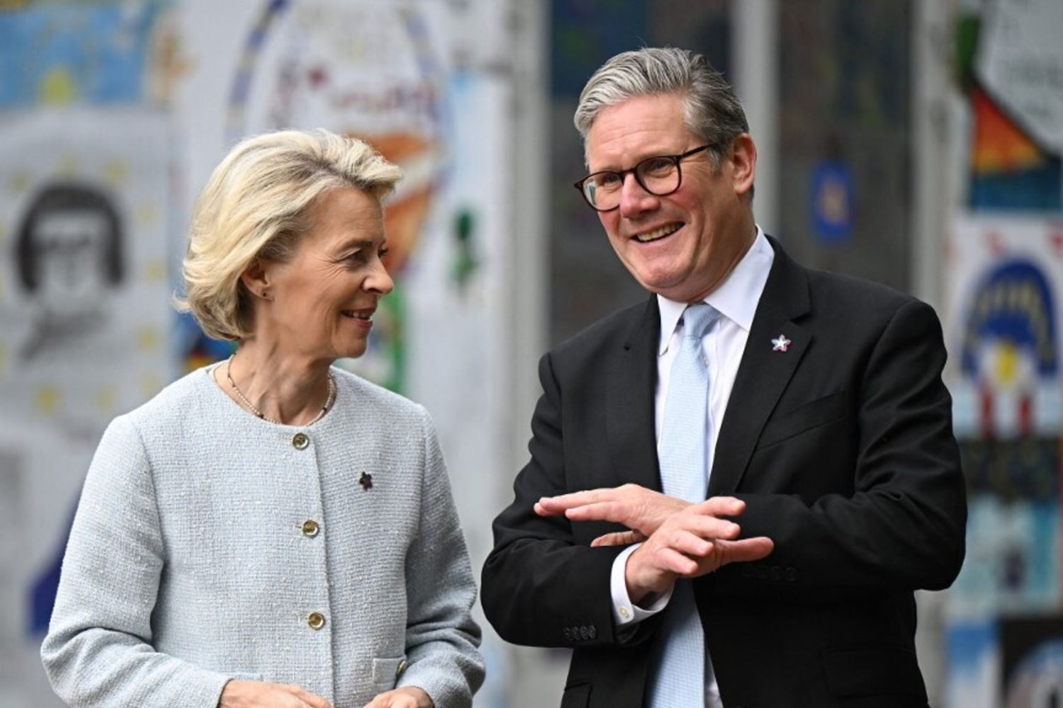 Ursula von der Leyen e Keir Starmer