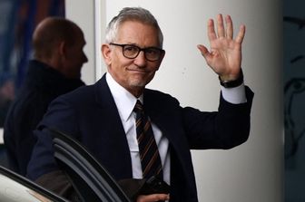 Polemiche per un post sul sionismo, Gary Lineker lascia la BBC