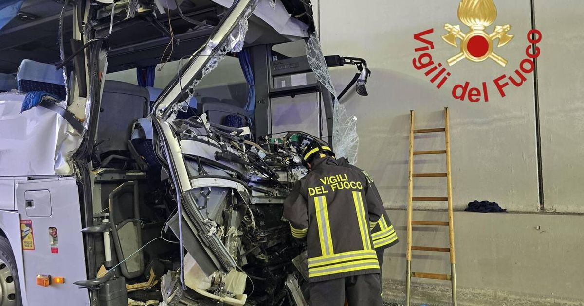 Scontro tra auto e pullman di studenti a Lomazzo: muore l