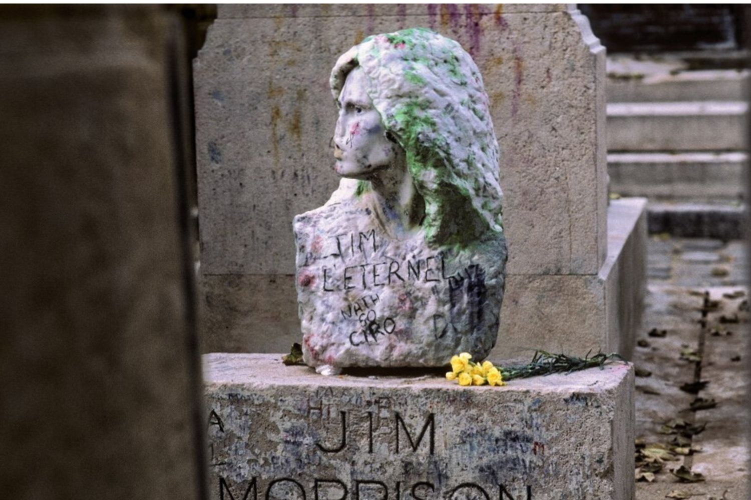 Ritrovato il busto di Jim Morrison portato via dalla tomba 37 anni fa