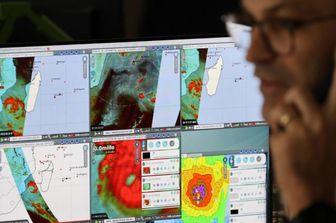 aurora-modello-ia-microsoft-previsioni-meteo