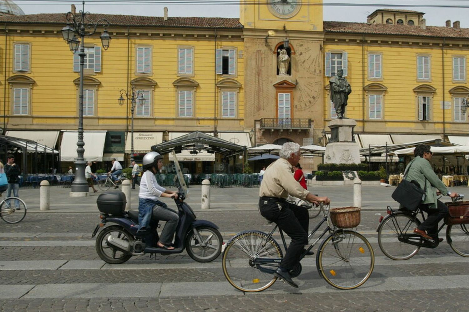 Mistero in un parco di Parma, trovati i resti di un feto umano