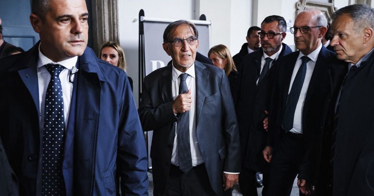 La scaramanzia dei politici nella volata scudetto tra Napoli e Inter