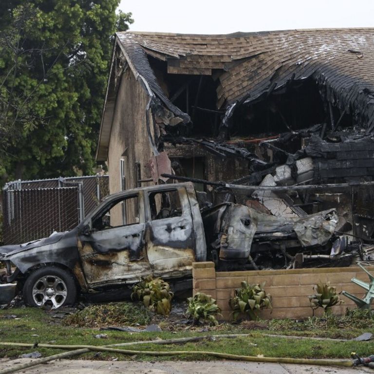 Cessna si schianta sulle case a San Diego