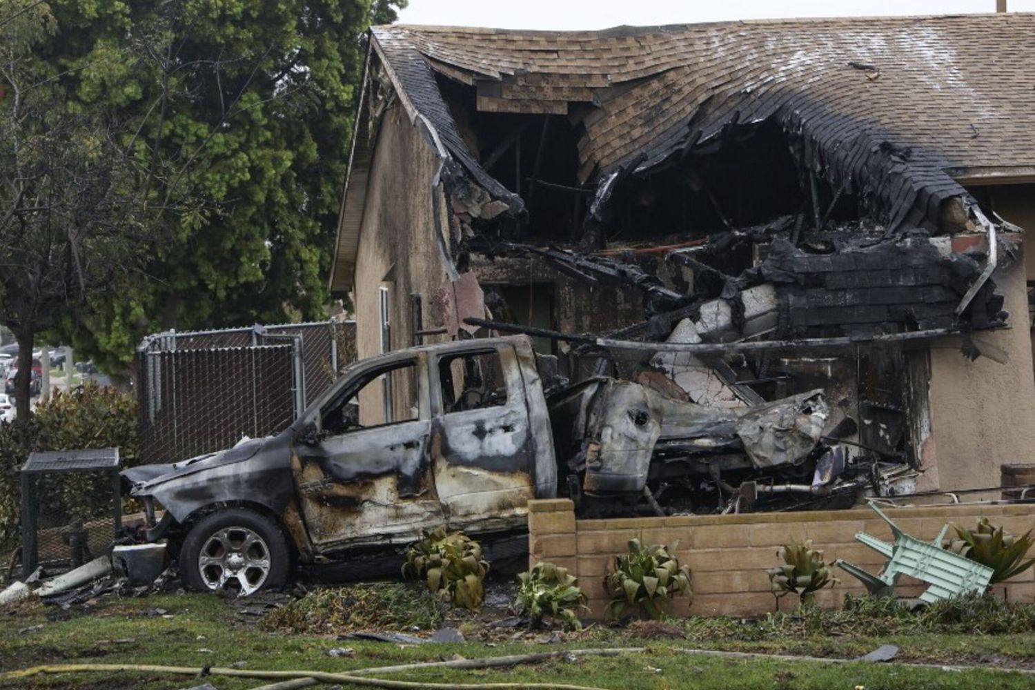 Cessna si schianta sulle case a San Diego