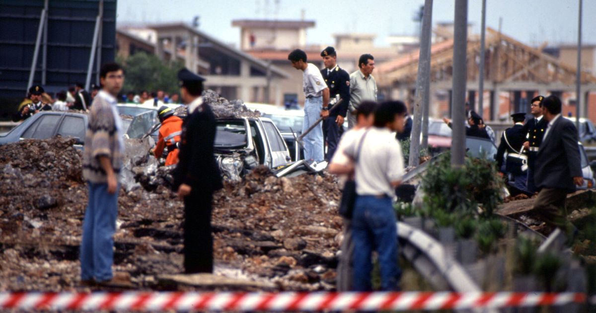 mattarella l opera di sradicamento della mafia sia continua 