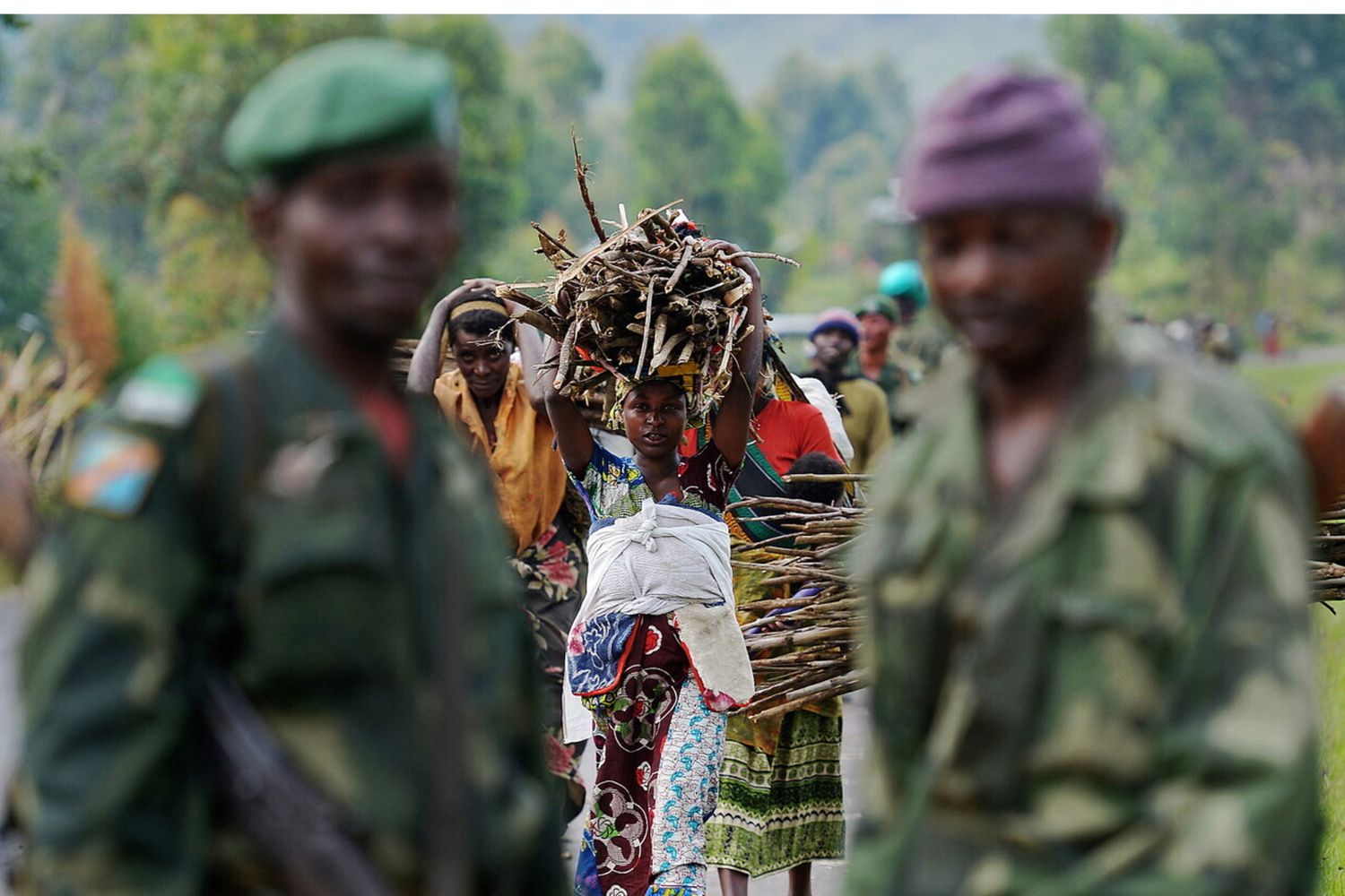 Non ci sono contanti a Goma: le rette scolastiche si pagano con l'olio di palma