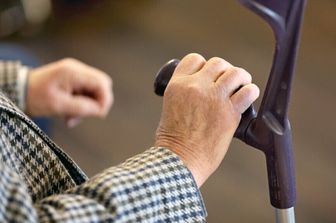 Test precoci della camminata riducono il rischio di cadute per gli anziani