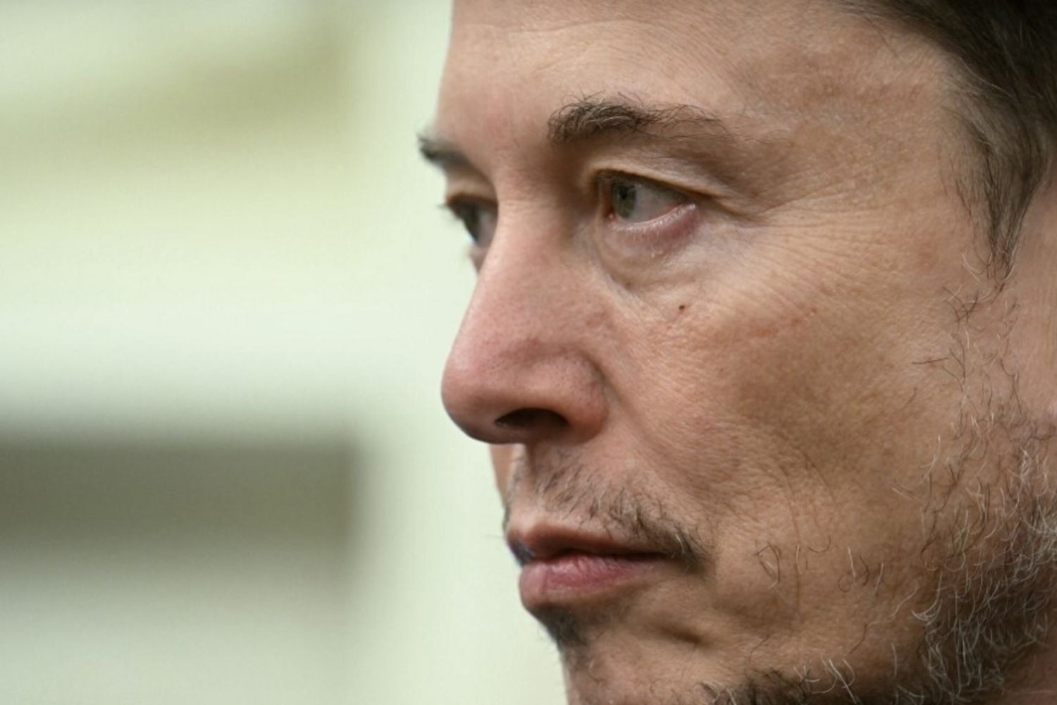 Musk, dopo il down globale di X: “Torno a lavorare a tempo pieno"