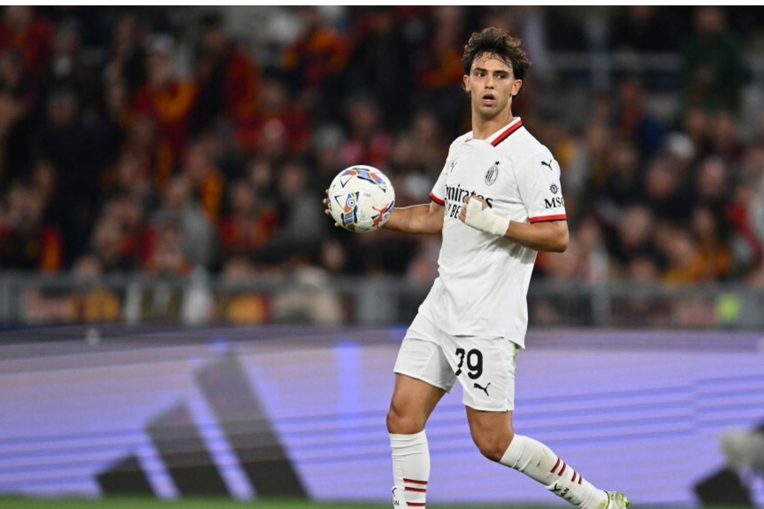 Milan-Monza 2-0 tra i fischi e la contestazione dei tifosi