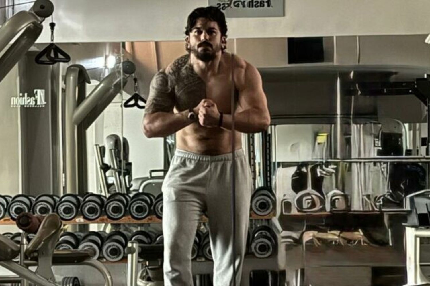 Come mantenere tonici i muscoli anche in vacanza. I consigli del personal trainer dei vip