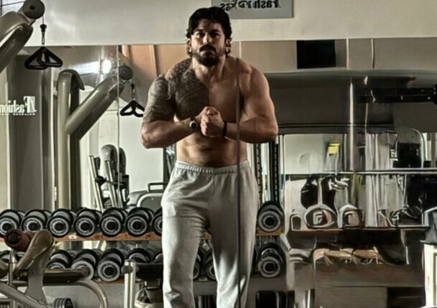 Come mantenere tonici i muscoli anche in vacanza. I consigli del personal trainer dei vip