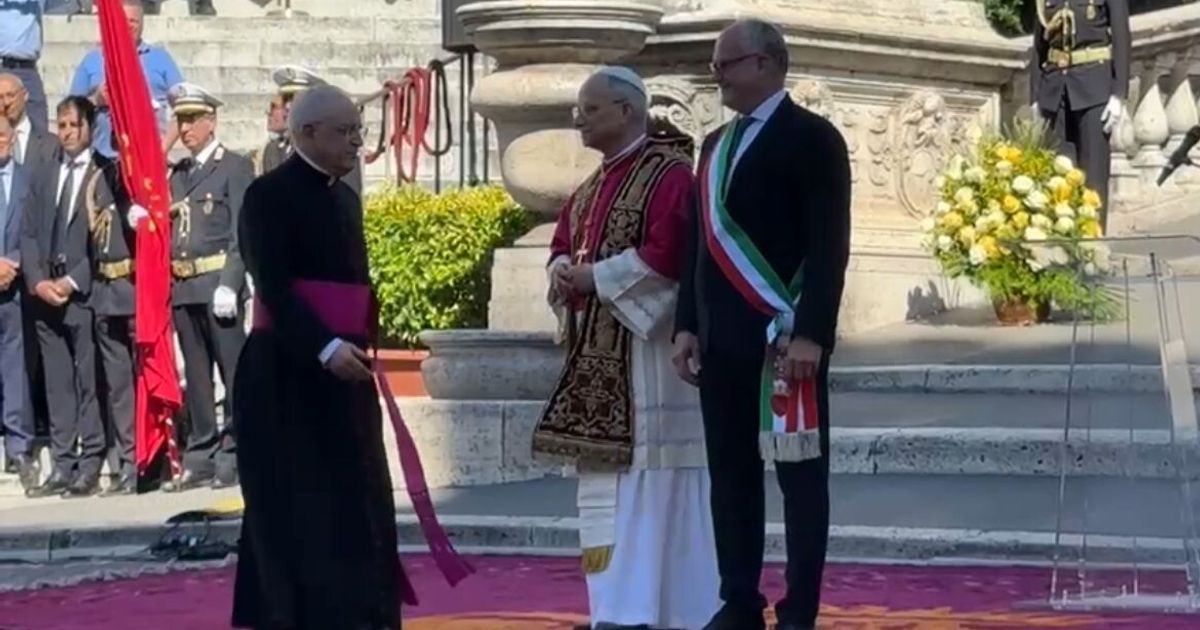 il papa riceve l omaggio della città di roma per voi e con voi sono romano