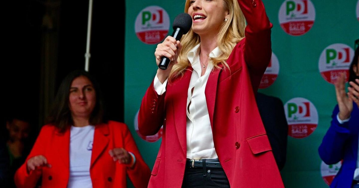silvia salis eletta sindaco di genova il centrosinistra vince al primo turno anche ravenna
