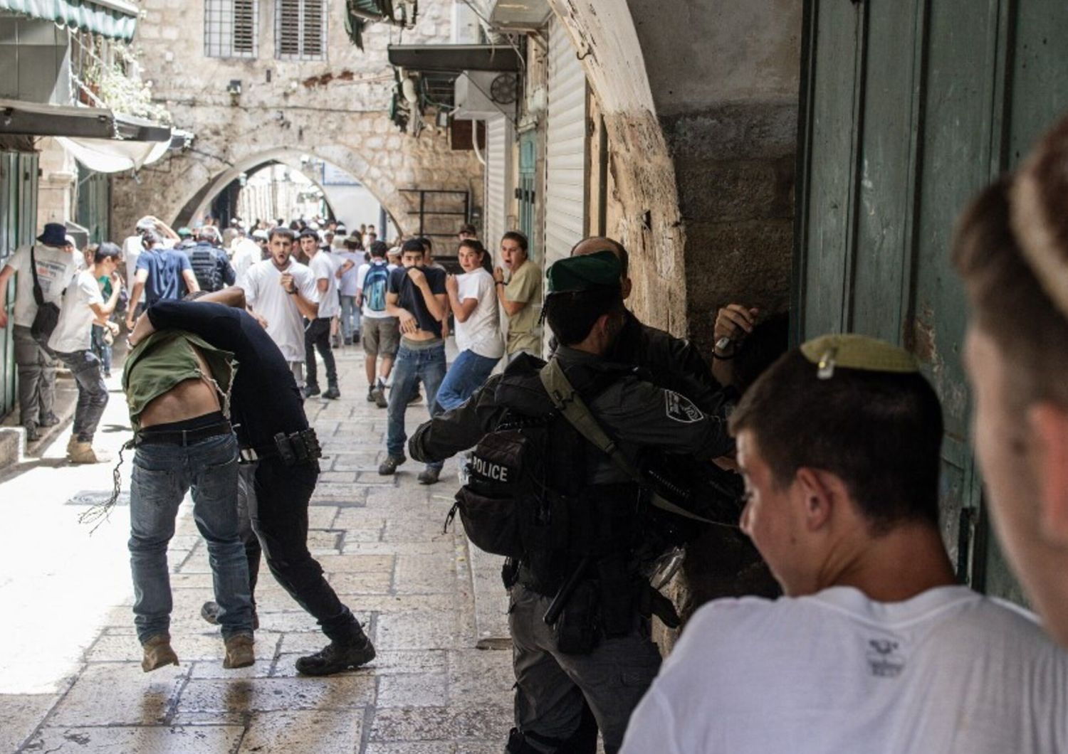 gerusalemme-giovani-estremisti-ebrei-aggrediscono-palestinesi