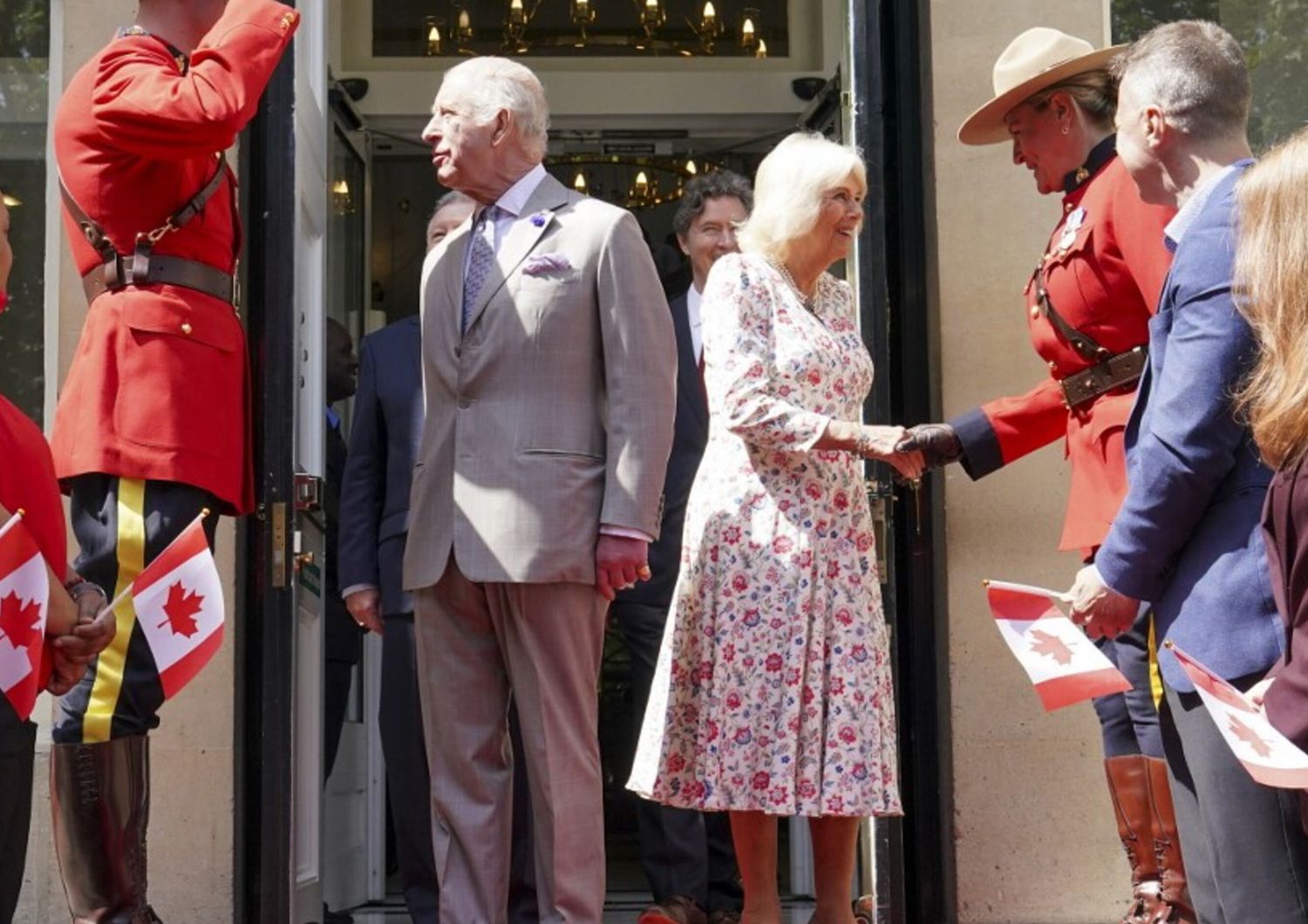re-carlo-visita-ottawa-discorso-trono-sostegno-canada
