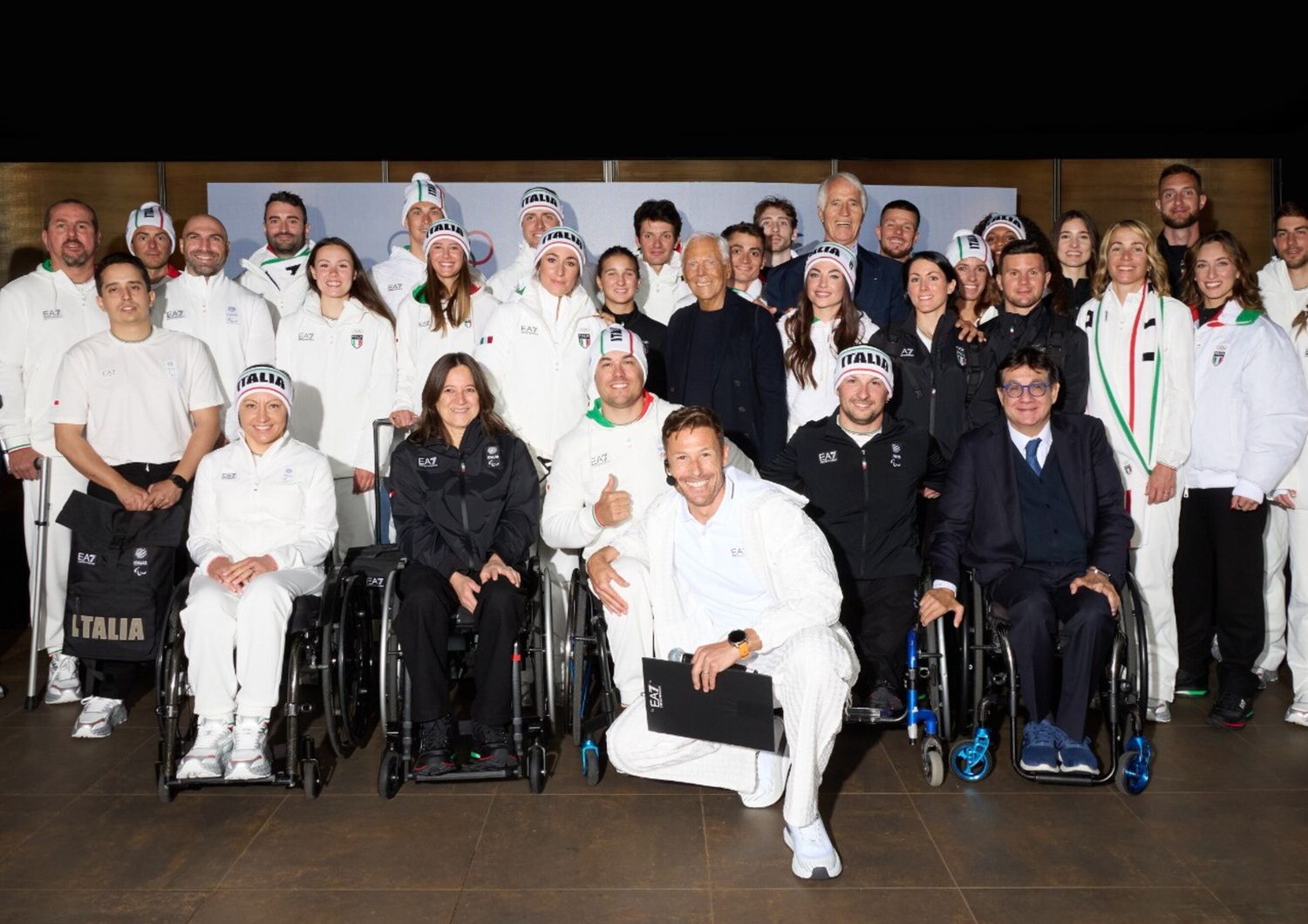 giorgio armani svela divise milano-cortina