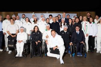 giorgio armani svela divise milano-cortina