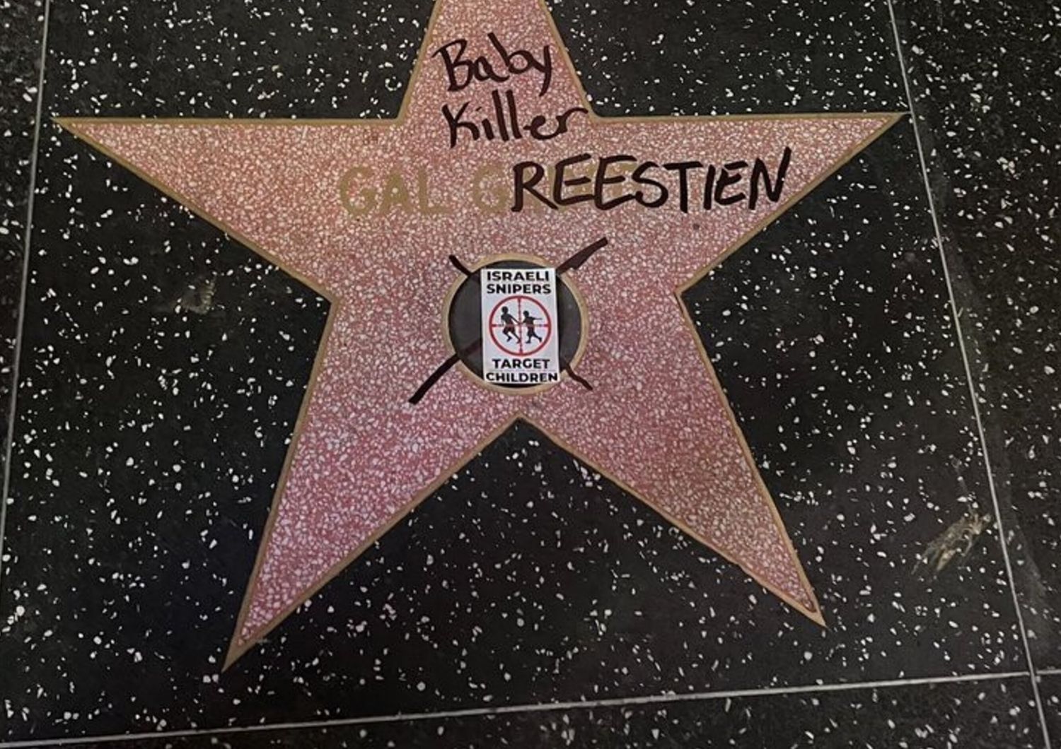 vandalizzata hollywood stella attrice israele gal gadot
