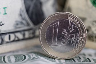 Gli italiani del 2025? Rateizzano le spese, trascurano la salute e viaggiano meno