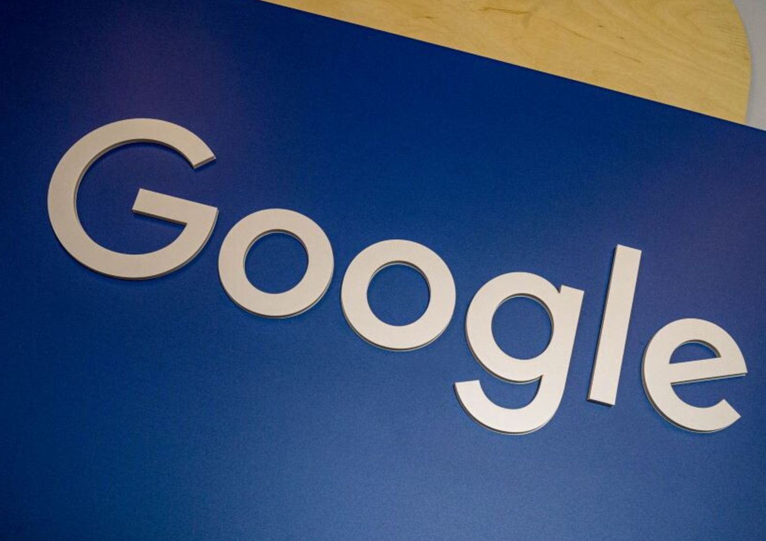Due italiani su tre chiedono consiglio a 'dottor Google' per la salute