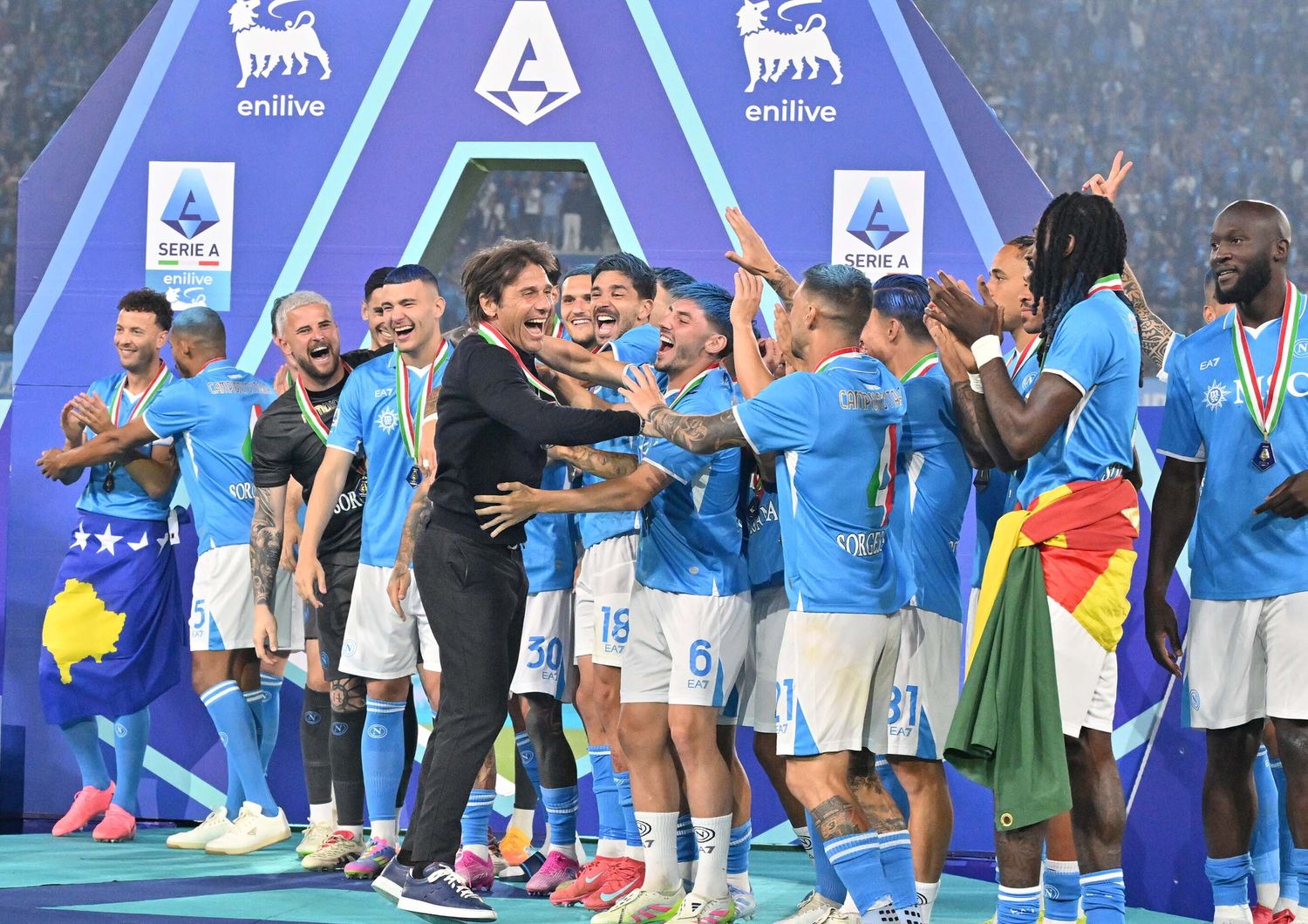 Antonio Conte resta al Napoli