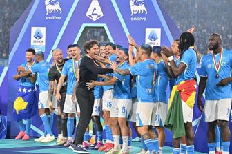 Antonio Conte resta al Napoli