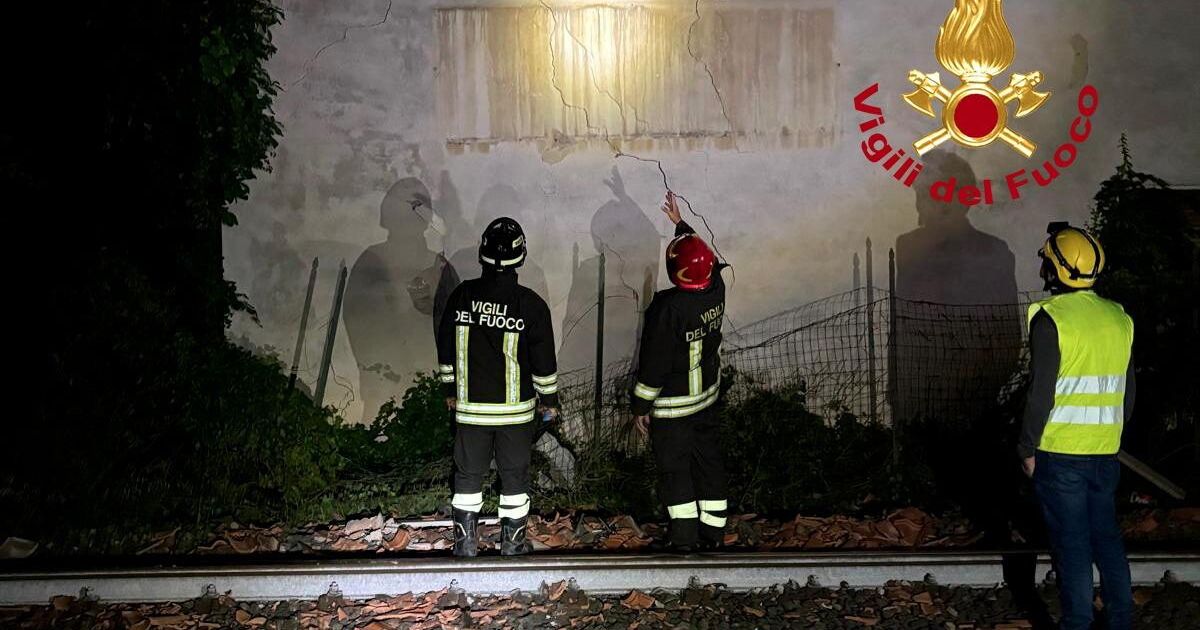 a empoli è crollata una casa cantoniera dopo una forte esplosione