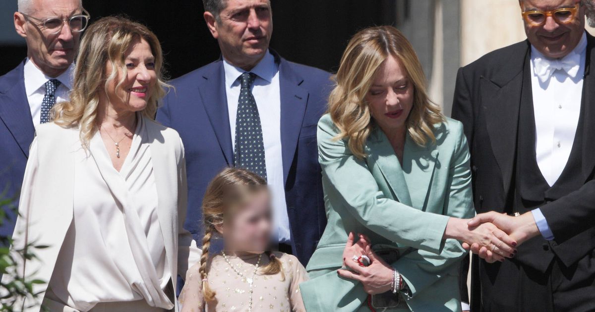 Minacce social alla premier da parte di un dipendente pubblico: "Auguro alla figlia della Meloni la fine della ragazza di Afragola". Meloni: "Clima malato"