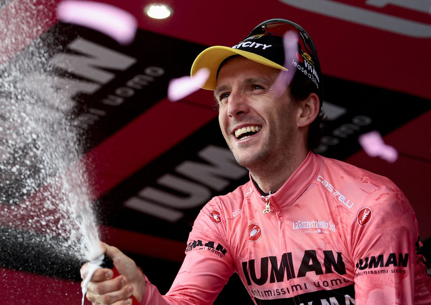 Giro Italia Harper vince Sestriere maglia rosa Yates
