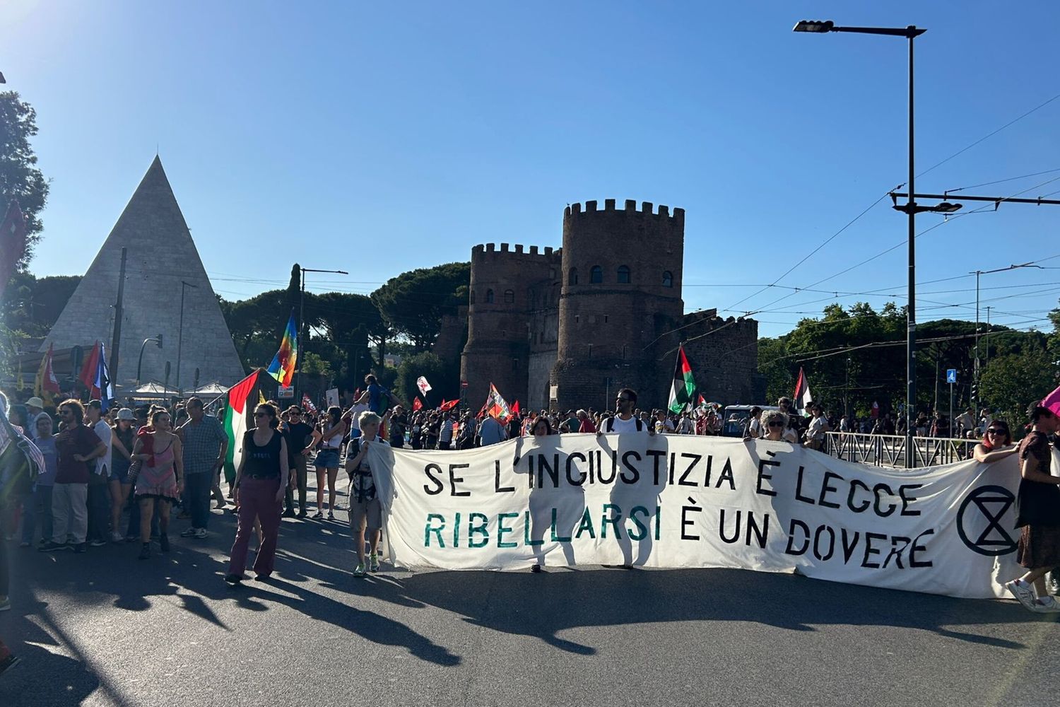 Manifestazione contro il decreto Sicurezza, tensione a Roma