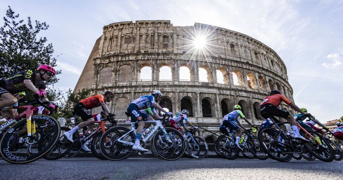 giro d italia e festa della repubblica strade chiuse e bus deviati a roma