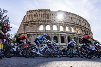 Giro d'Italia e Festa della Repubblica: strade chiuse e bus deviati a Roma