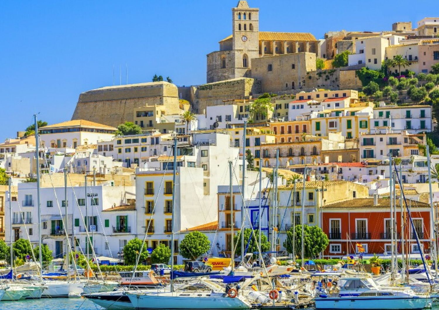 Ibiza è sovraffollata: stop alle auto dei turisti