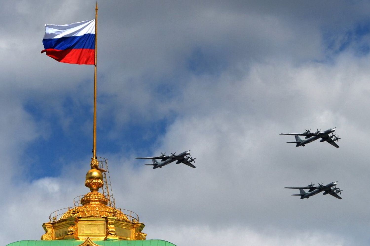 In corso l'operazione "Spider Web" di Kiev: colpiti 40 aerei russi