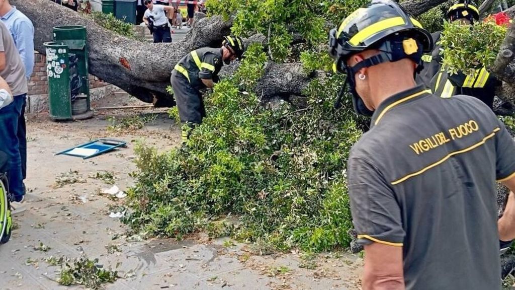 Venezie: cade un albero a p.le Roma, 10 feriti di cui 2 gravi