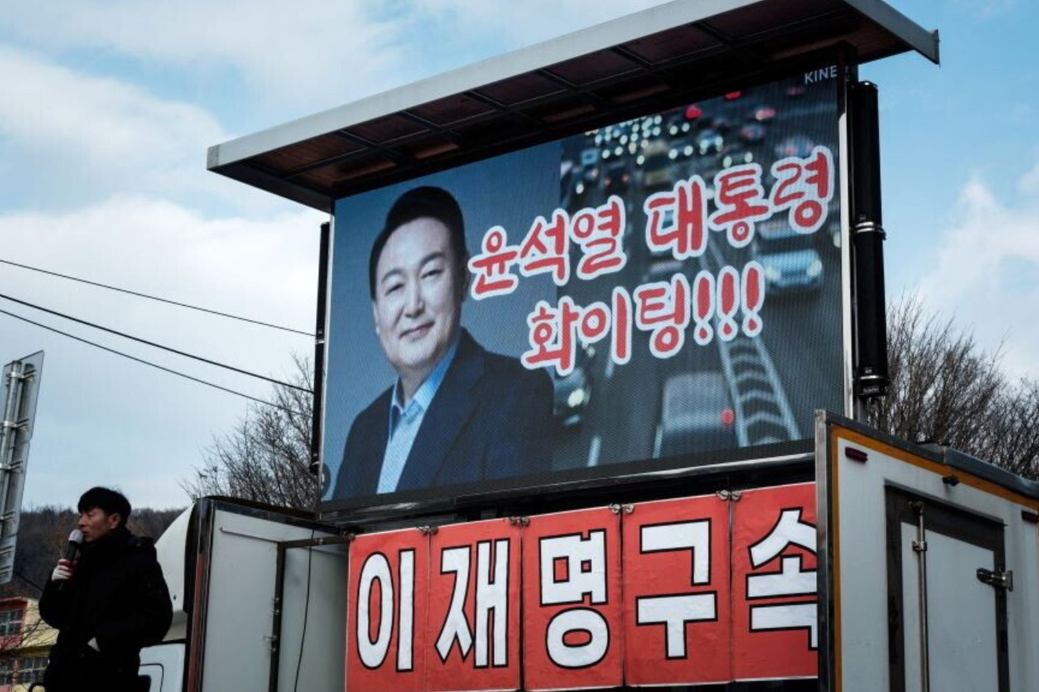 L'immagine del presidente sudcoreano Yoon Suk Yeol sottoposto a impeachment