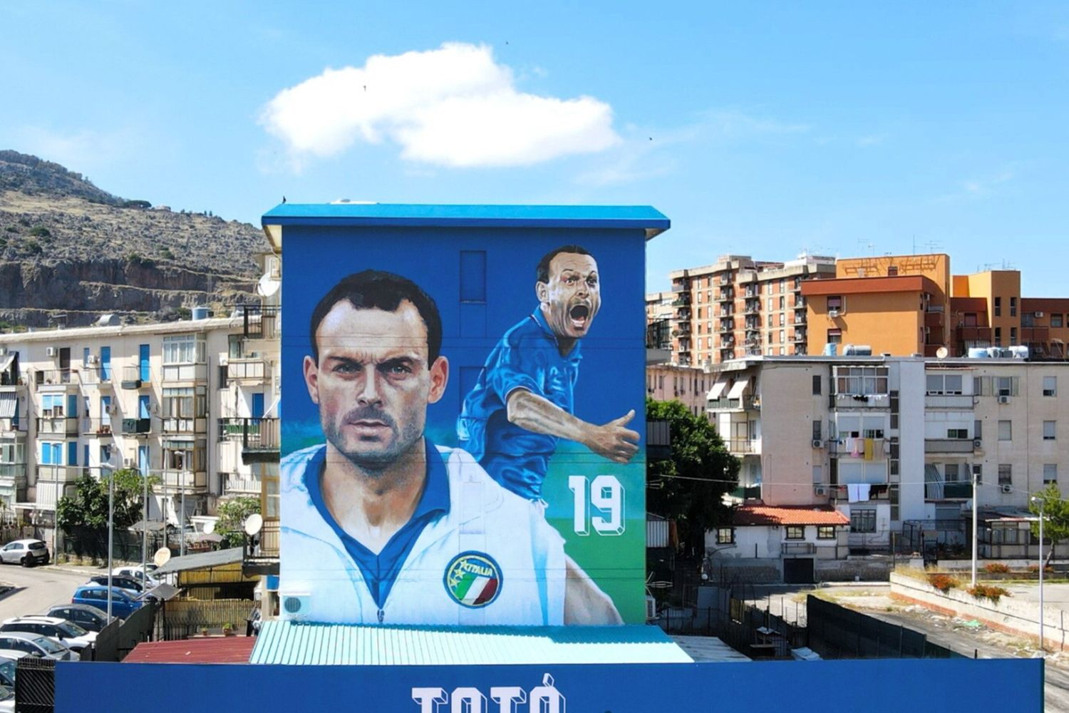 La corsa di Schillaci in un murale del suo Cep a Palermo