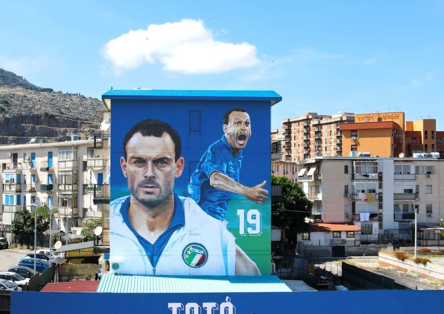 La corsa di Schillaci in un murale del suo Cep a Palermo