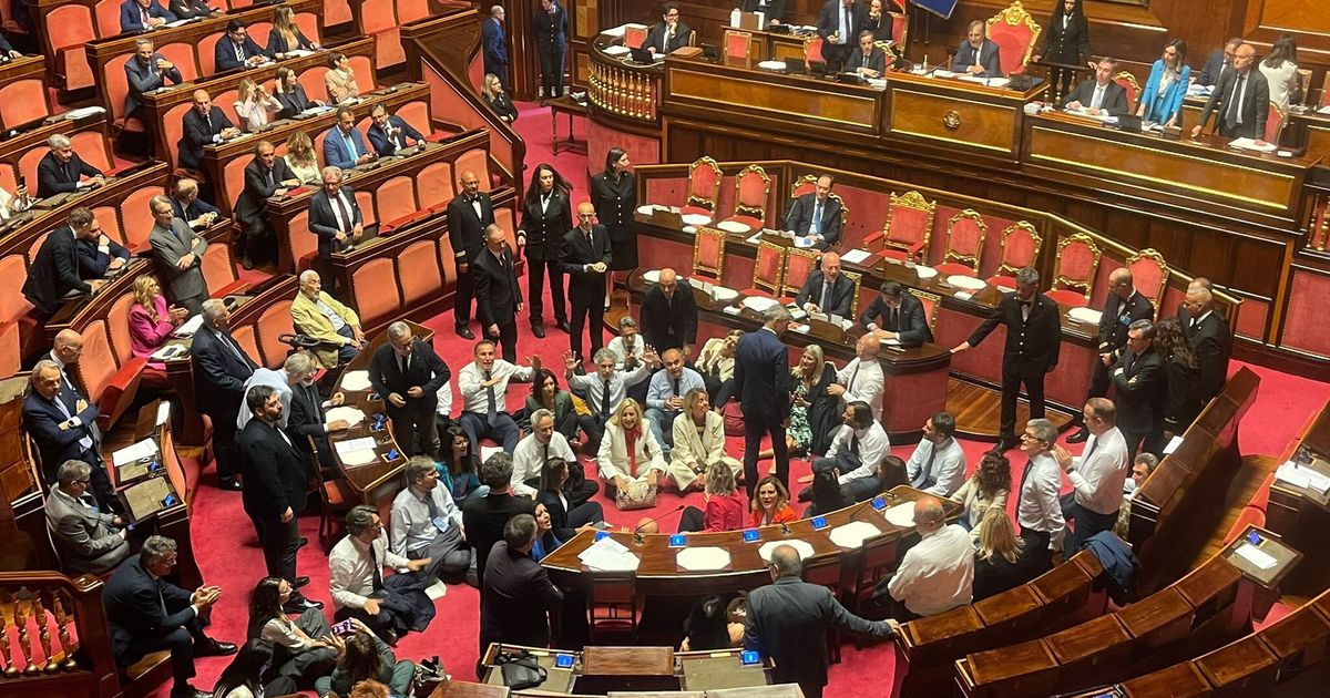 Dl Sicurezza è legge: proteste e caos in Aula al Senato. Meloni: "Tuteliamo i cittadini"