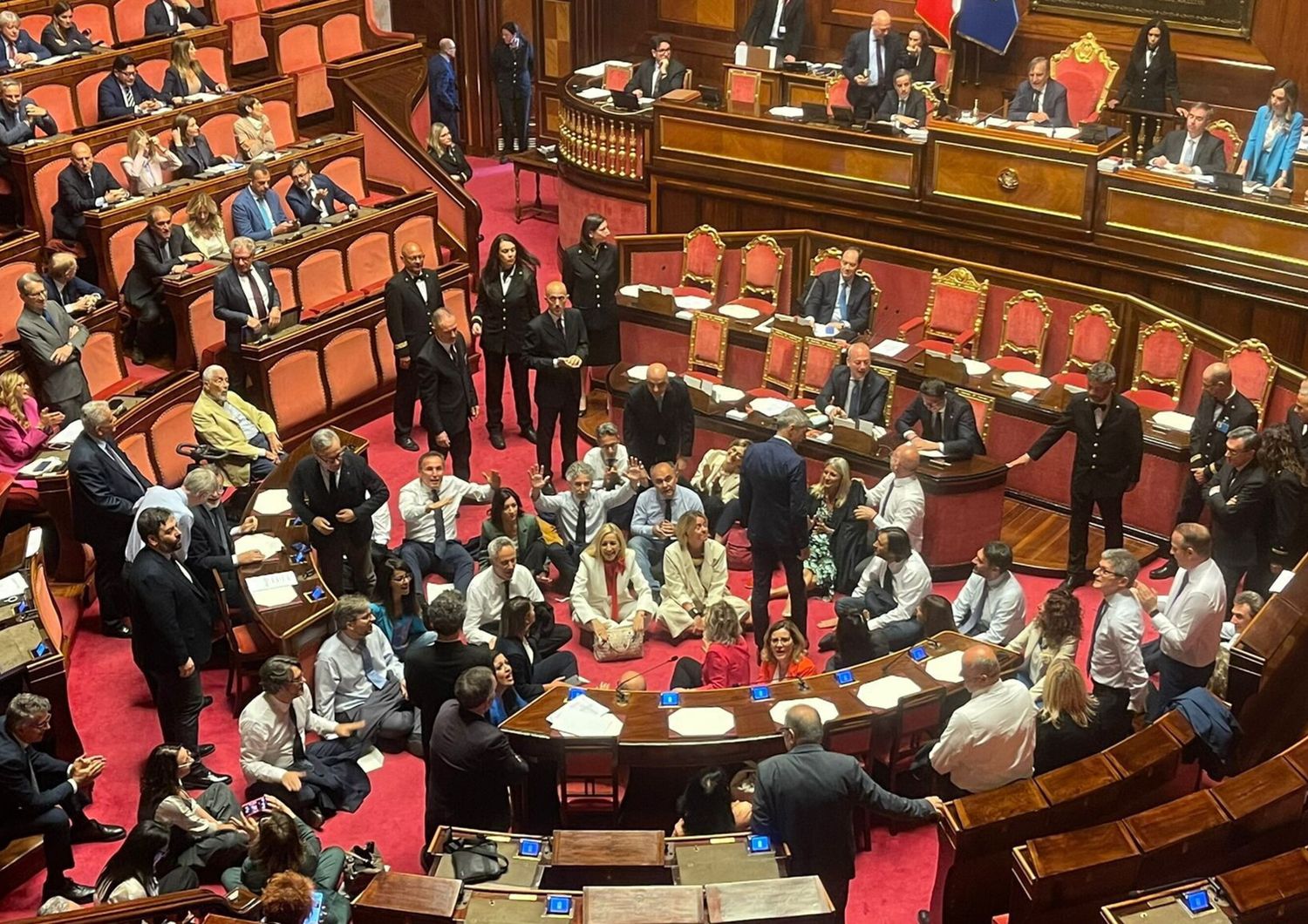 Dl Sicurezza protesta opposizioni senato