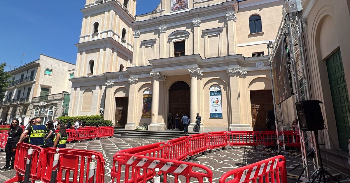 i funerali di martina carbonaro monsignor battaglia è morta per una idea malata dell amore video
