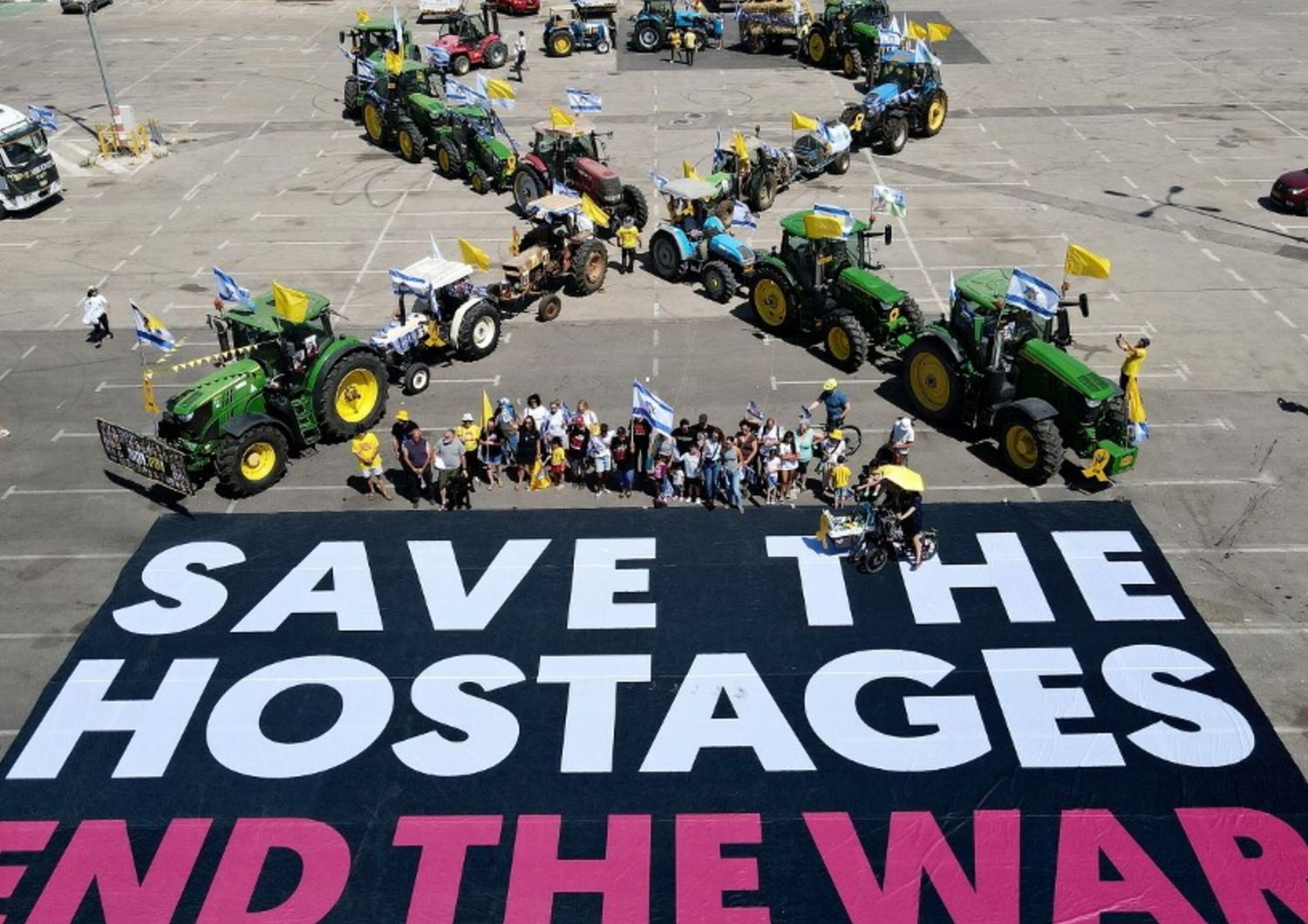 Una protesta organizzata dal Movimento Kibbutz e dalle Famiglie degli Ostaggi